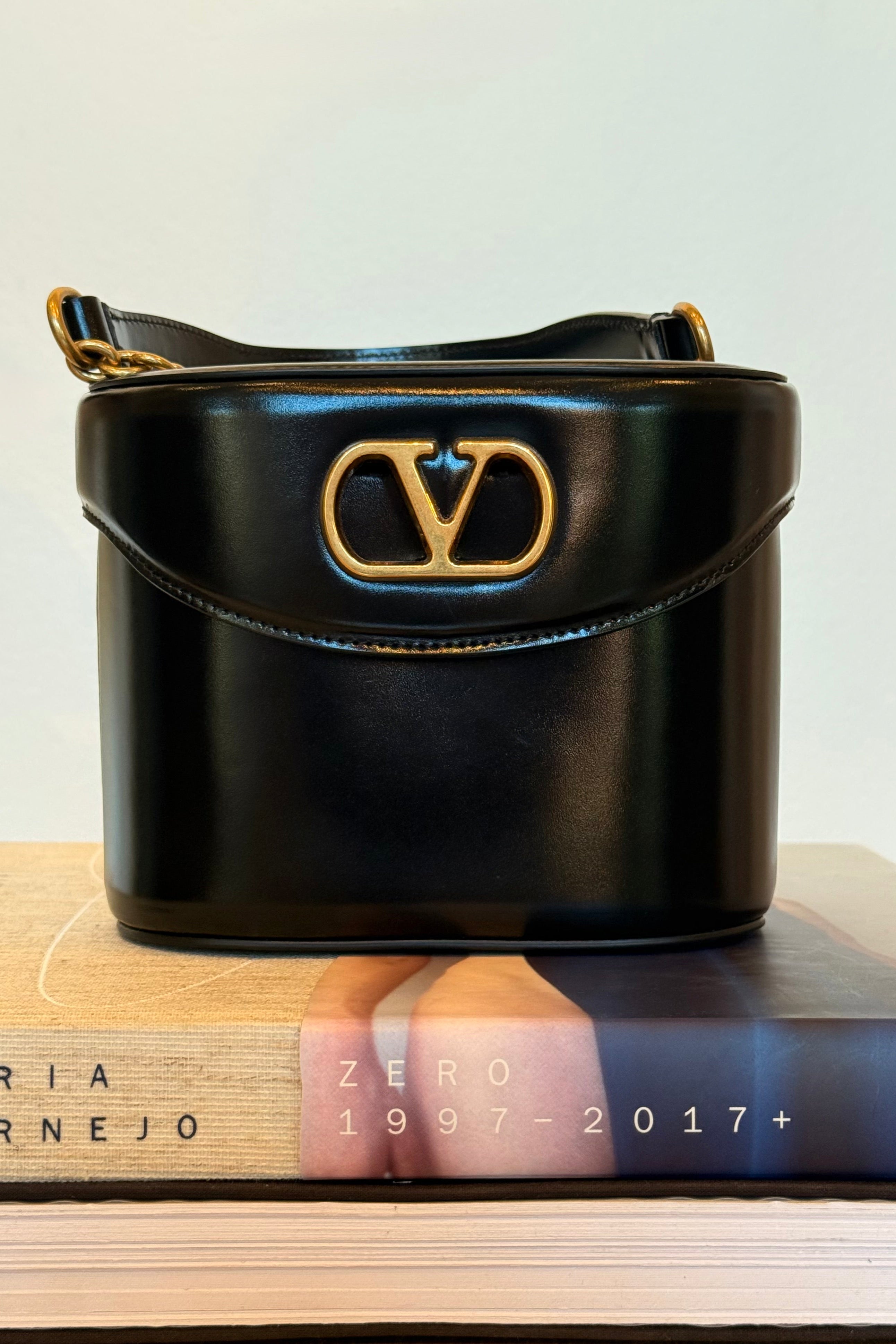 VALENTINO | LOGO VANITY BAG