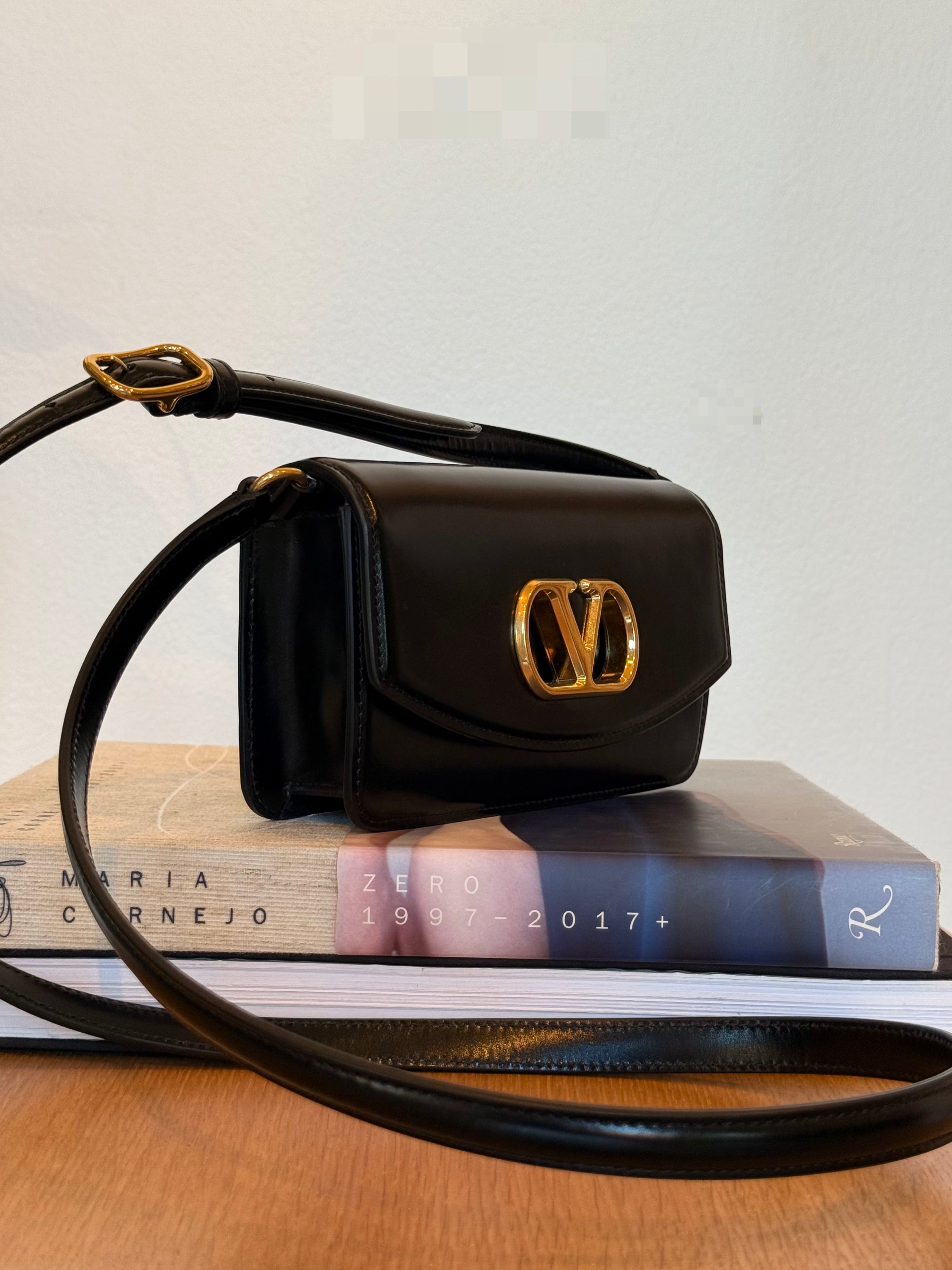 VALENTINO | LEATHER CLUTCH