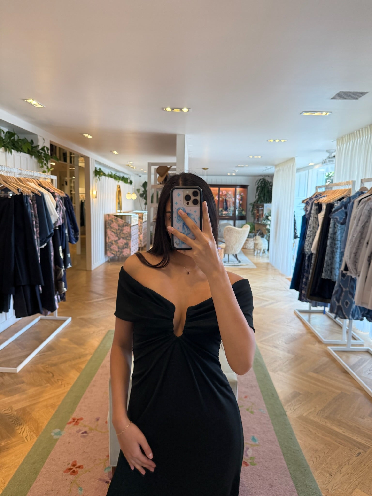 CAROLINA HERRERA | OFF THE SHOULDER GOWN