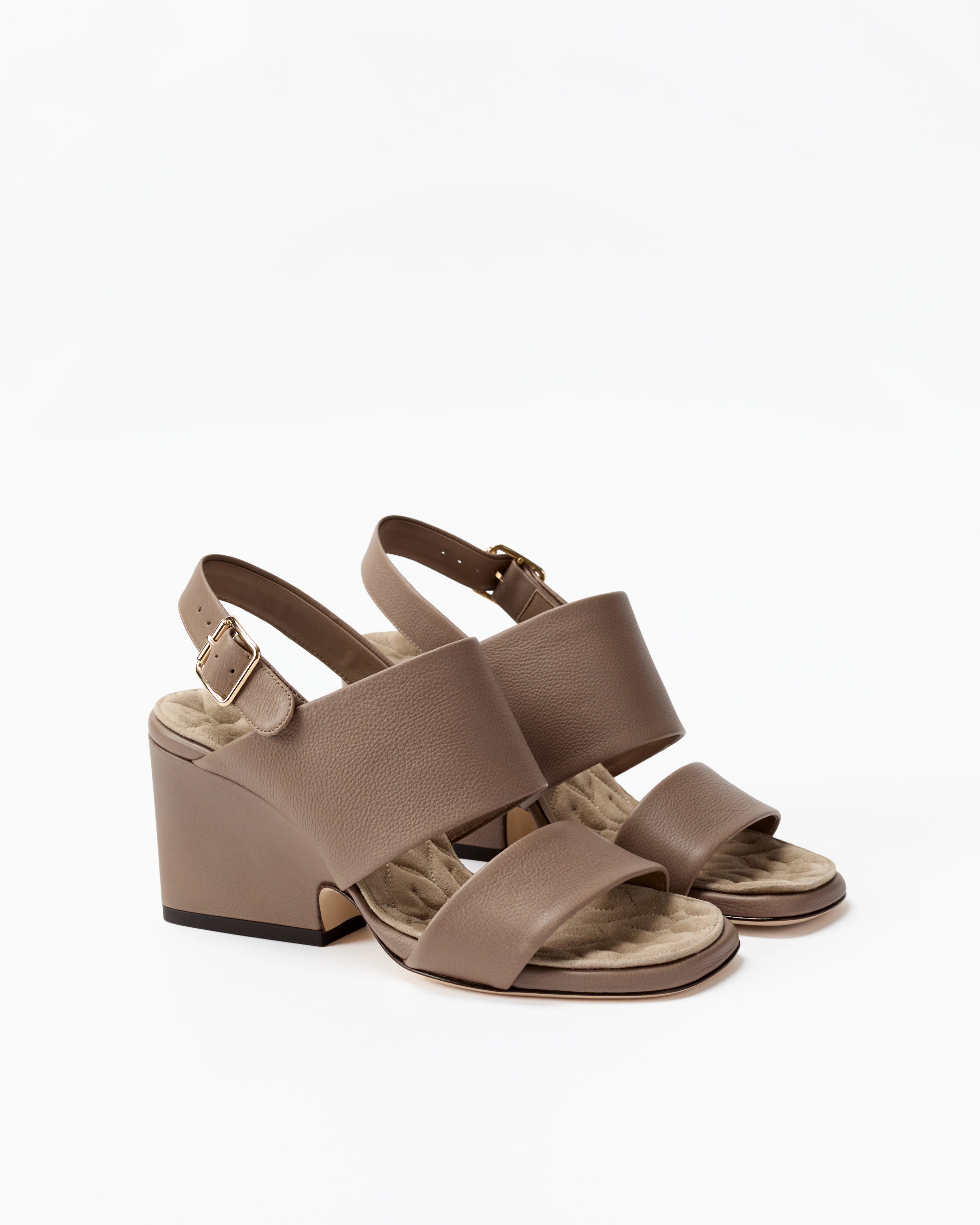 LE SEUL | GRAIN CALF POPPY SANDAL | 75mm block heel | Quilted insole | Open toe design | Grip sole | Composition: Grain calf leather, lining: quilted suede, sole: leather | Made in Italy