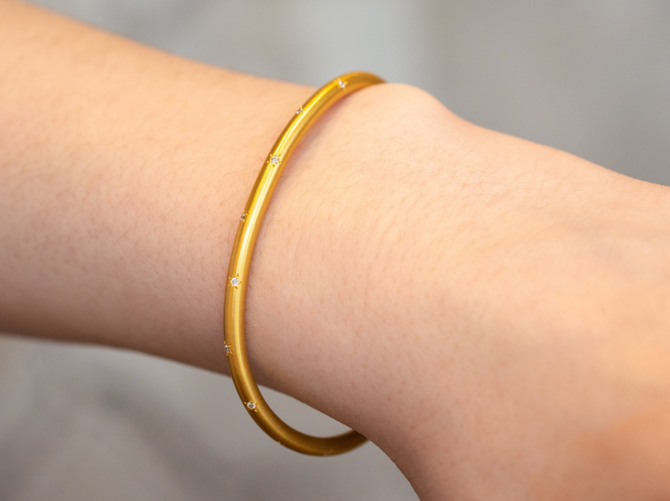 MARIE HÉLÈNE DE TAILLAC | OVAL BANGLE WITH DIAMOND STUDS