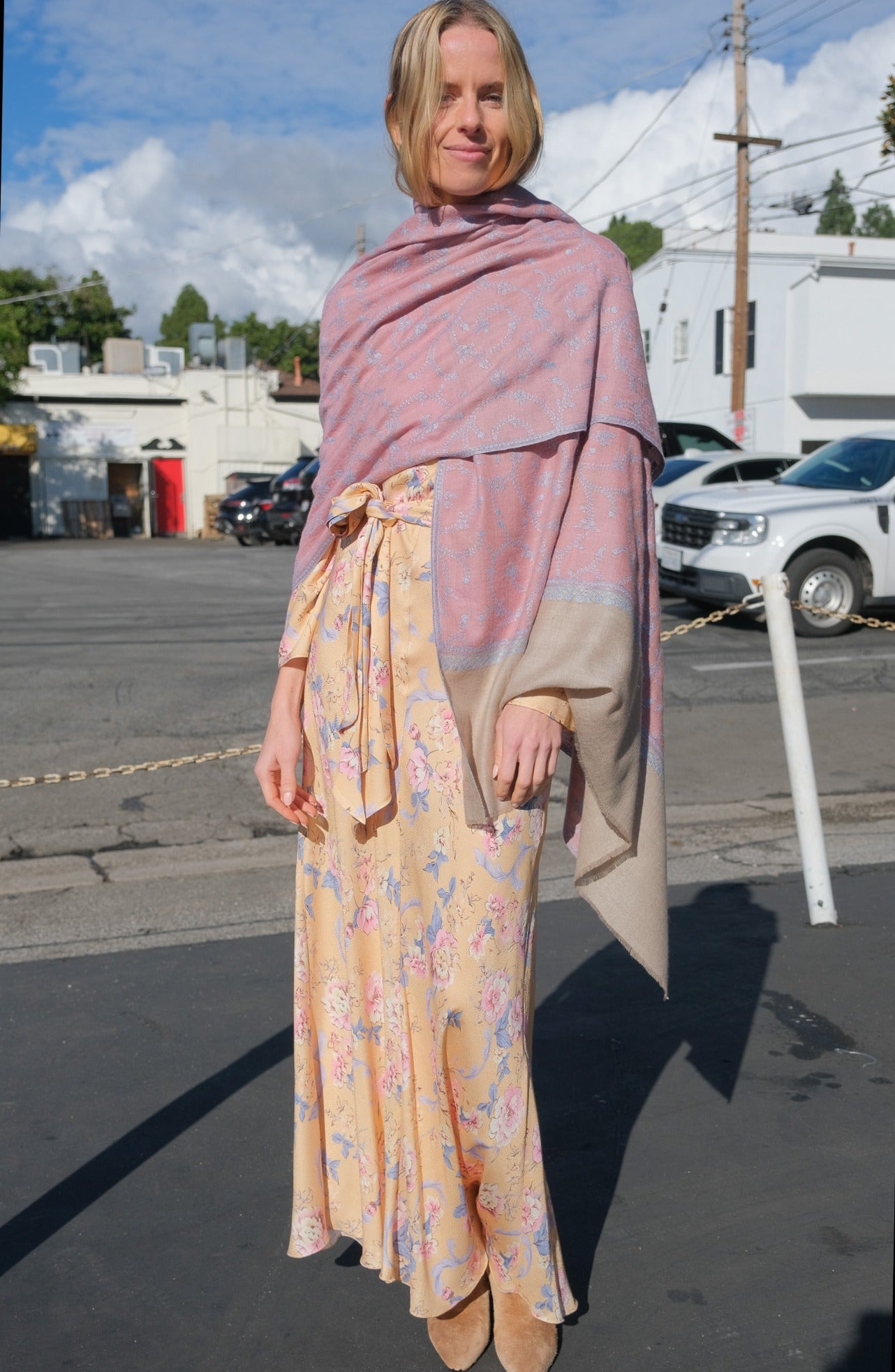 YASER | TWO TONE SWIRL EMBROIDERED SHAWL