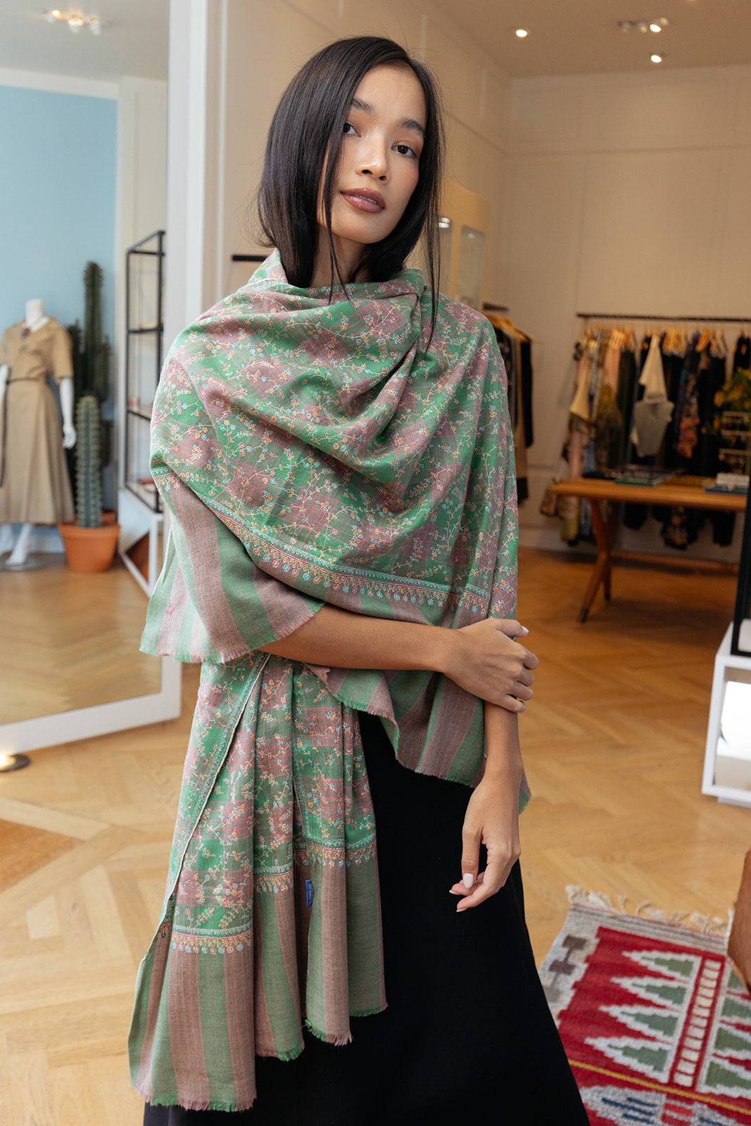 YASER SHAW | BROWN PLAID VINE SHAWL