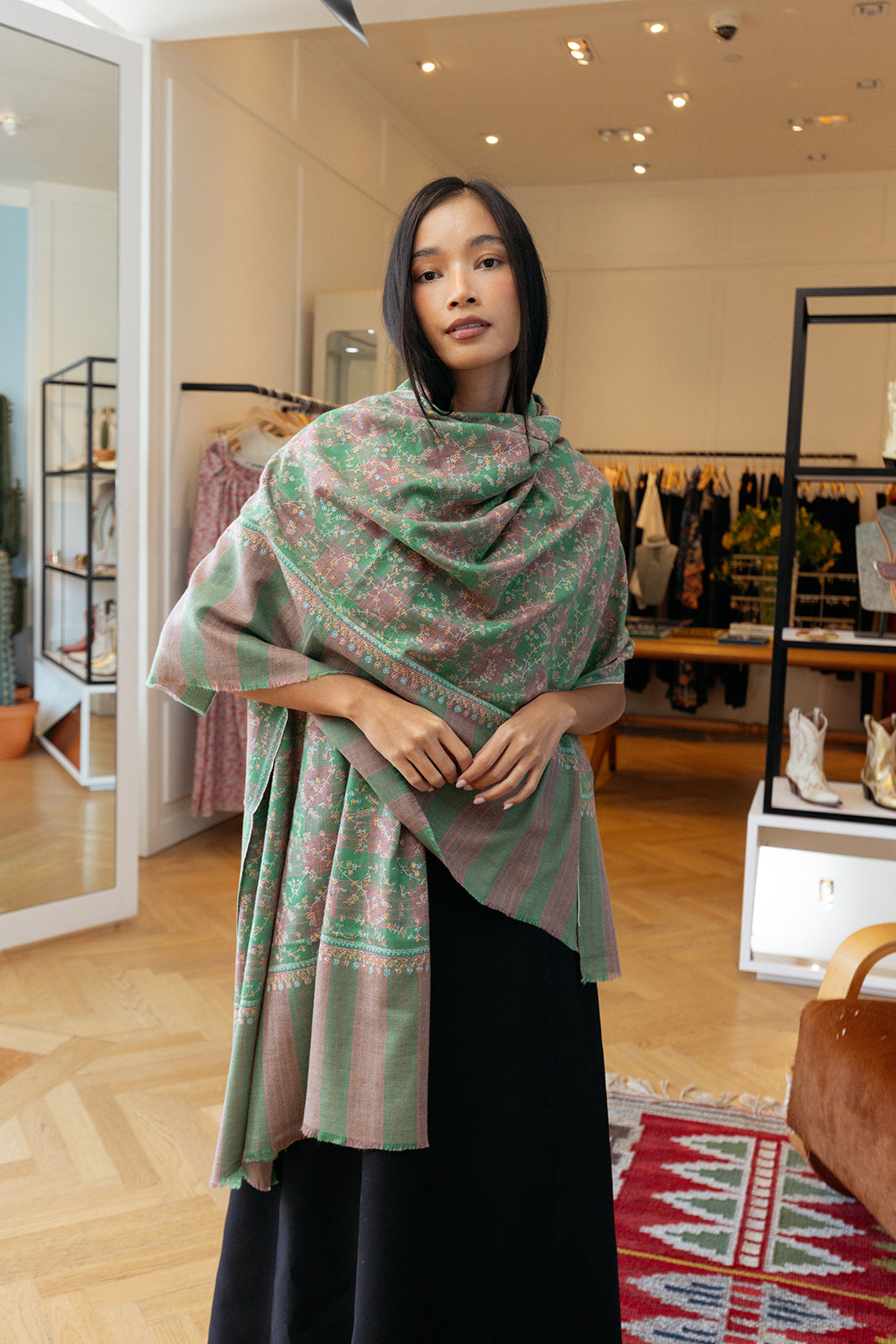 YASER SHAW | BROWN PLAID VINE SHAWL