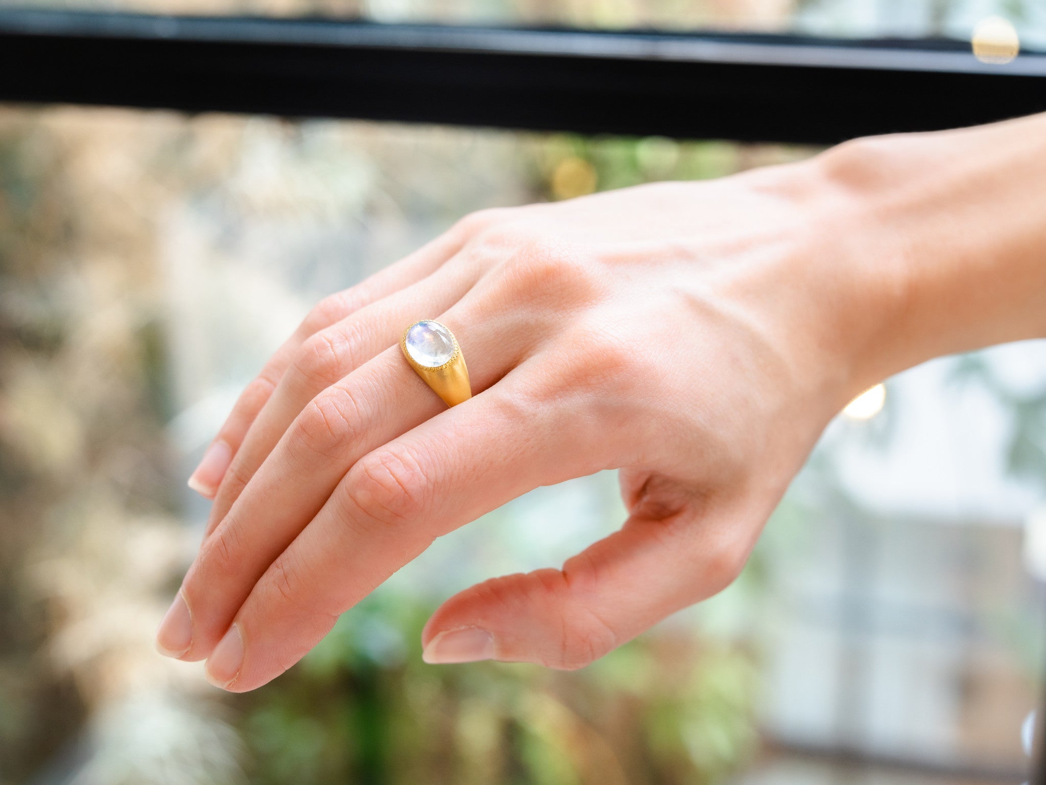 MOONSTONE ROZ RING