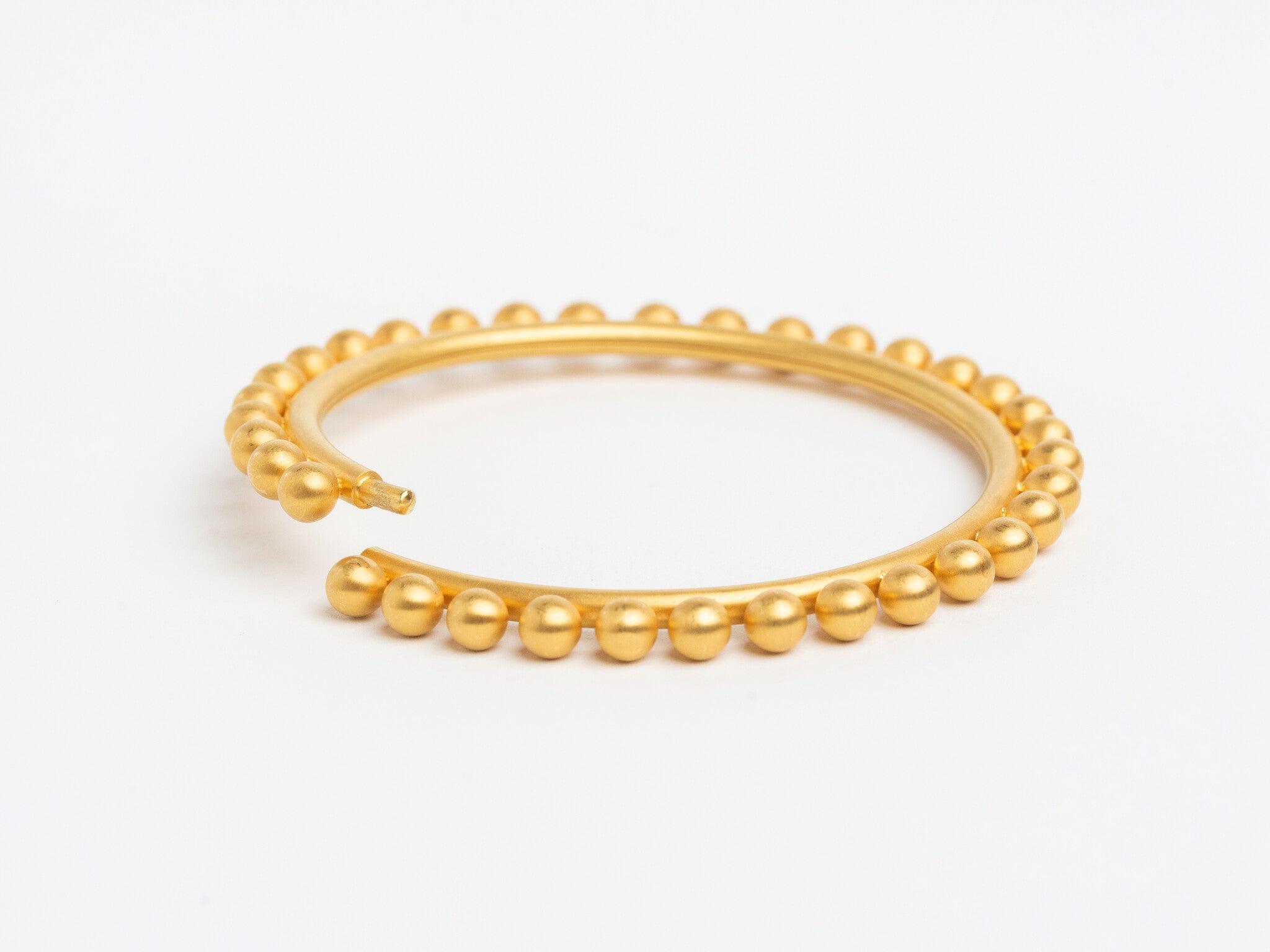 GOLD ROUND SPHERE BANGLE