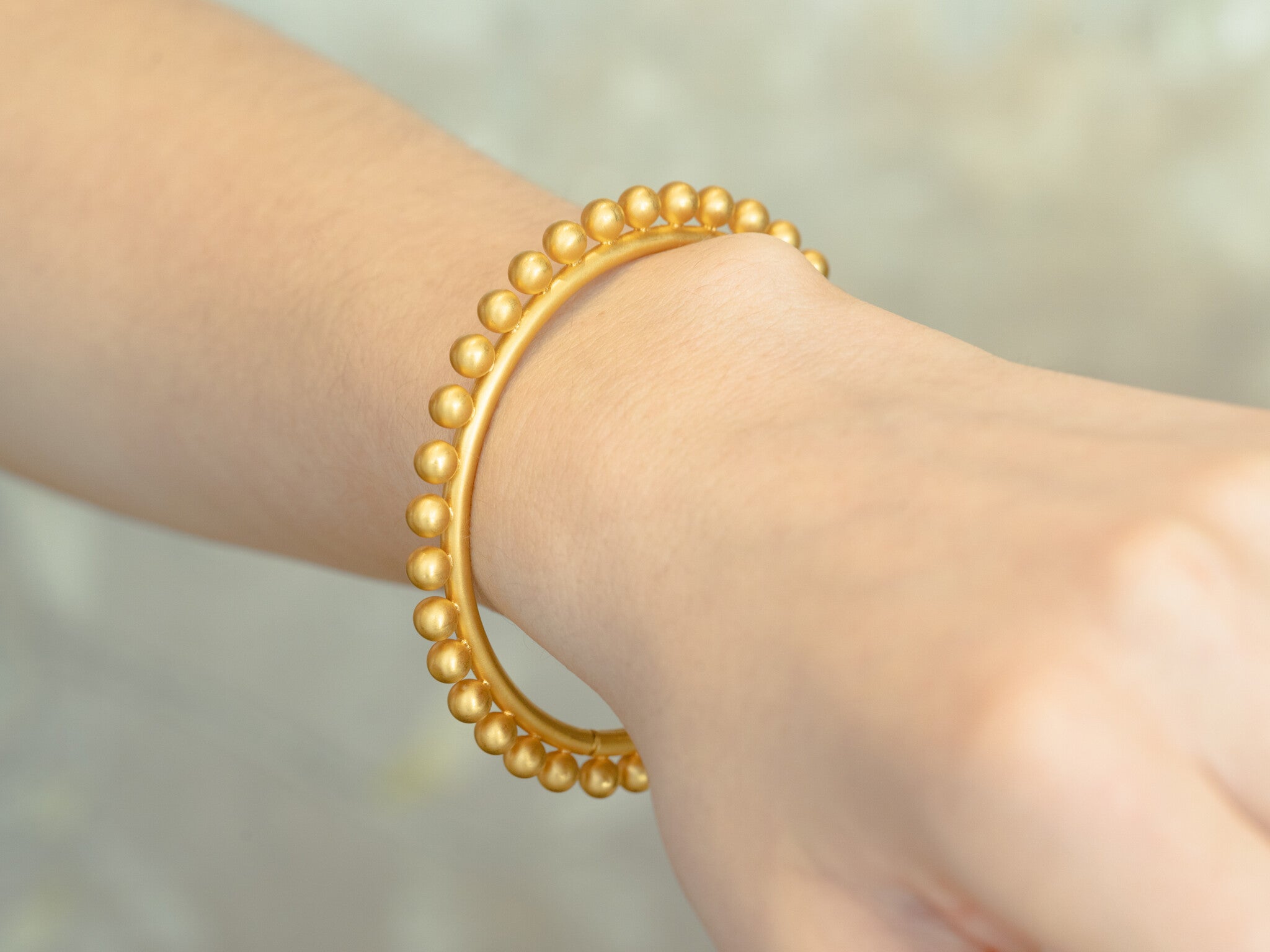 GOLD ROUND SPHERE BANGLE