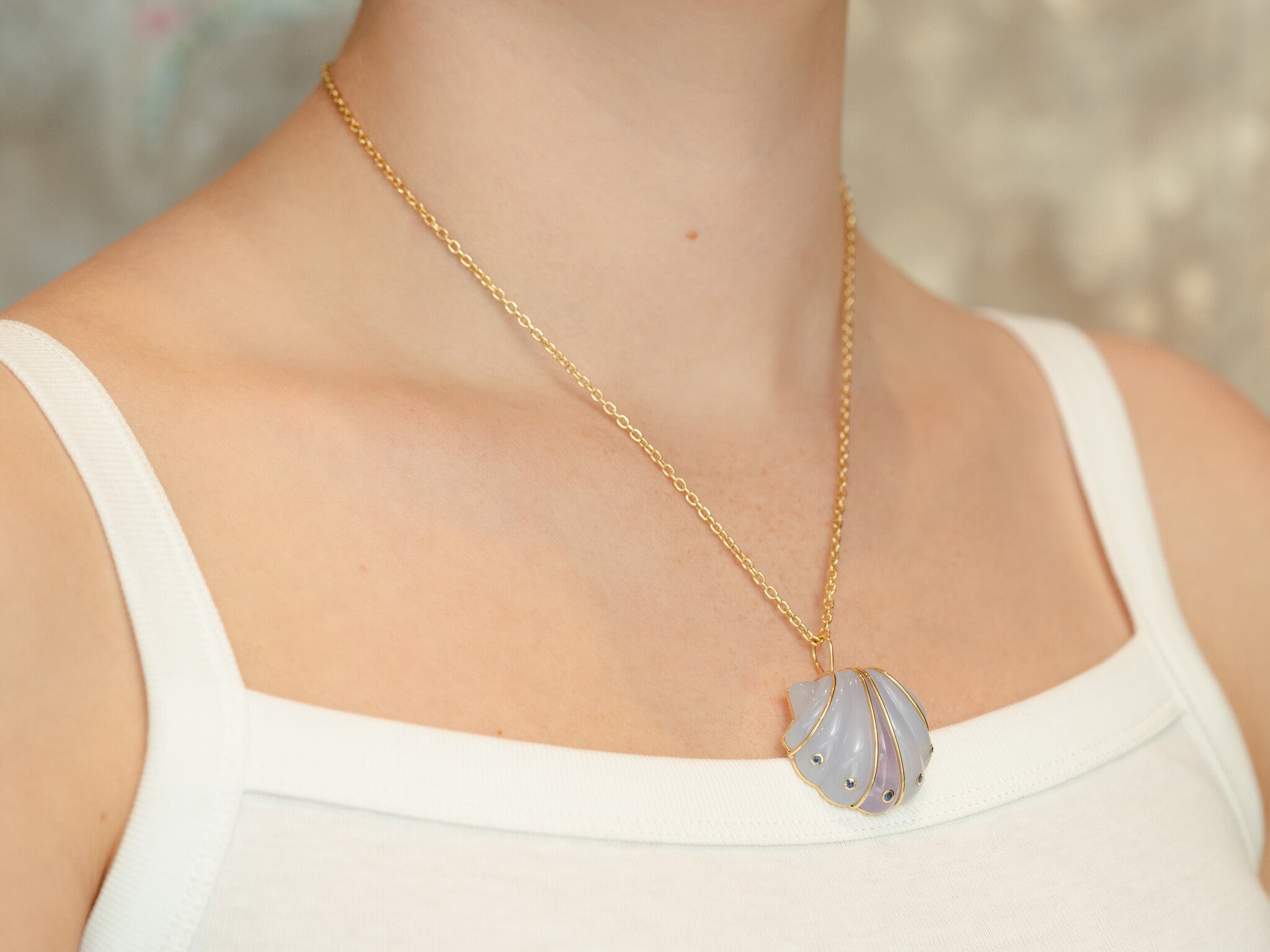 MINI CARVED SHELL NECKLACE CHALCEDONY / AMETHYST