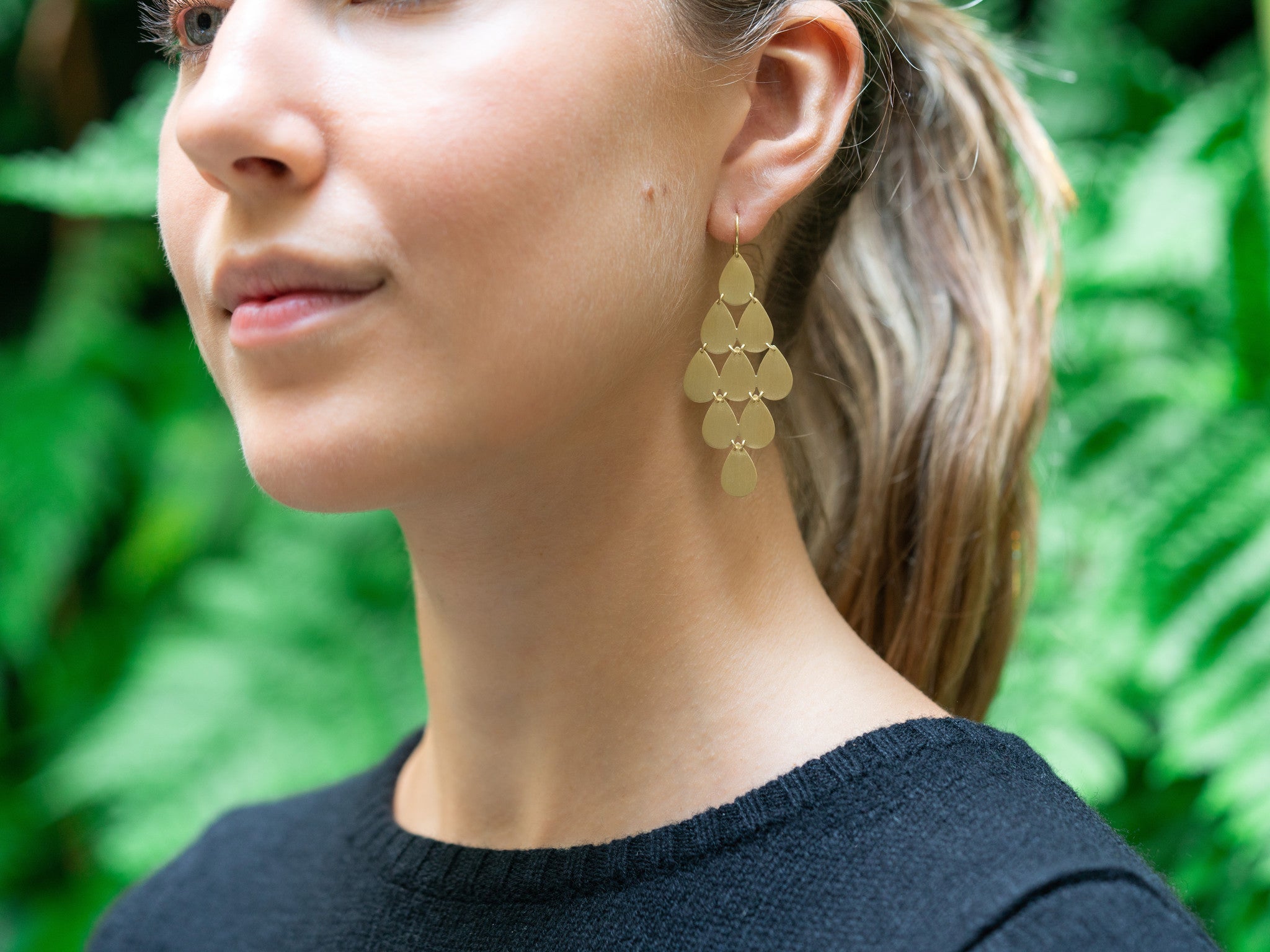 9-DROP FLAT GOLD EARRING