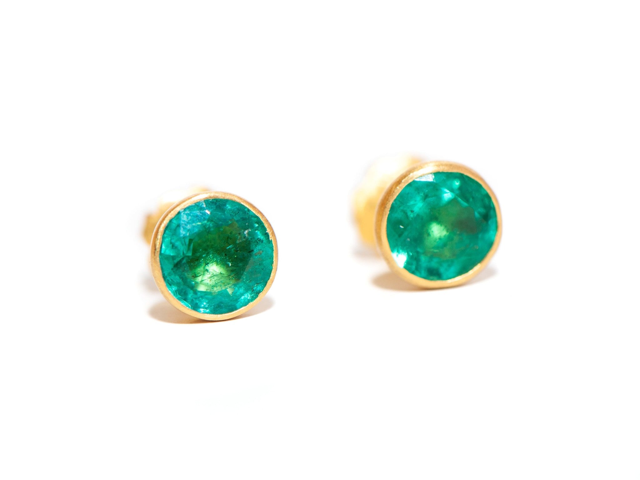 BINDI EMERALD STUD EARRINGS