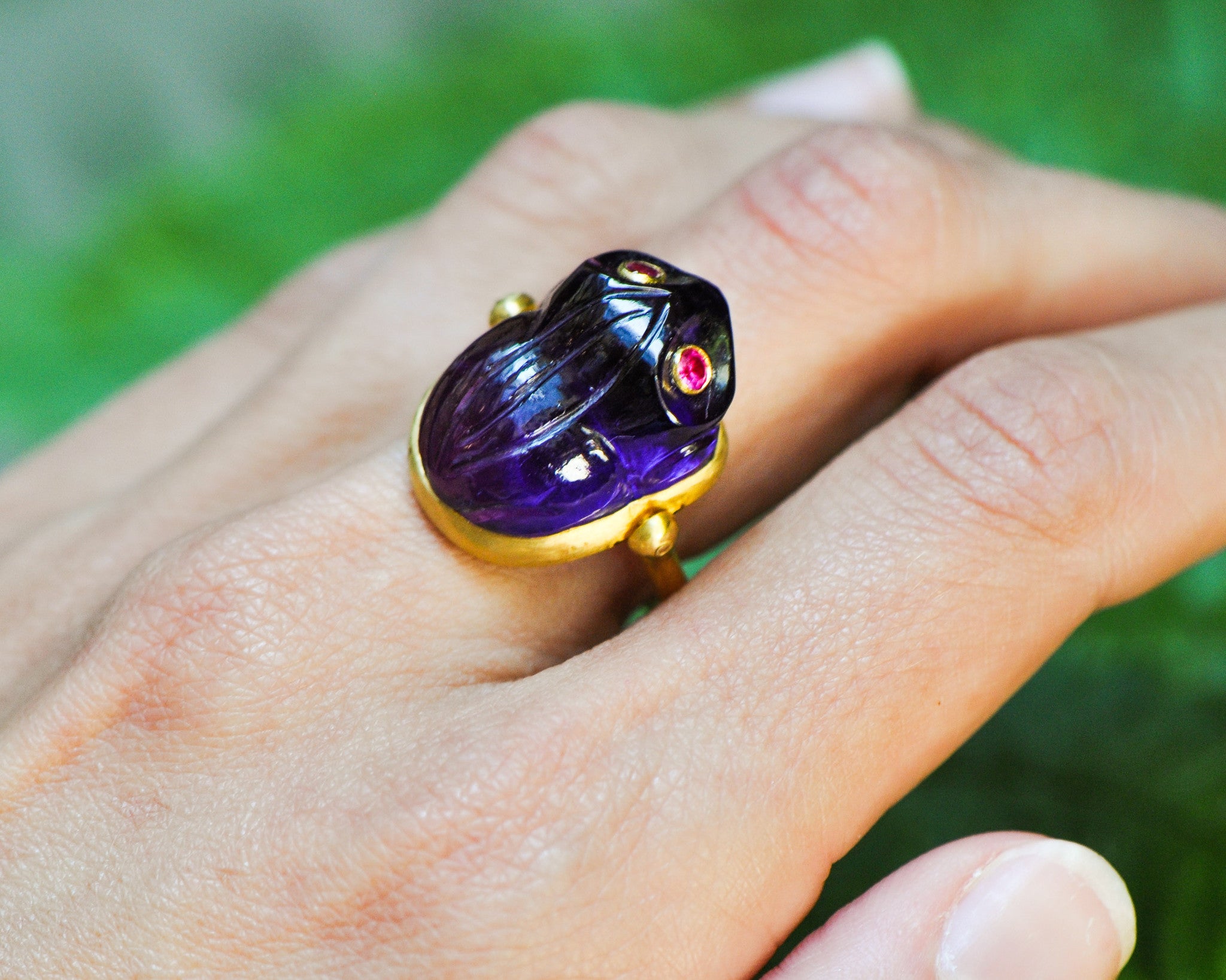 AMETHYST CARVED FROG RING