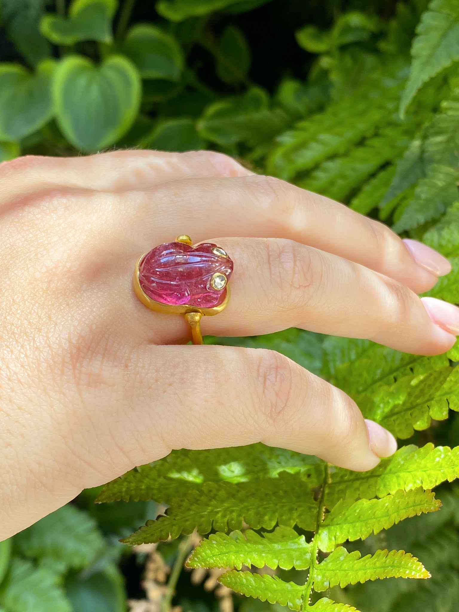 TOURMALINE FROG RING WITH DIAMOND EYES