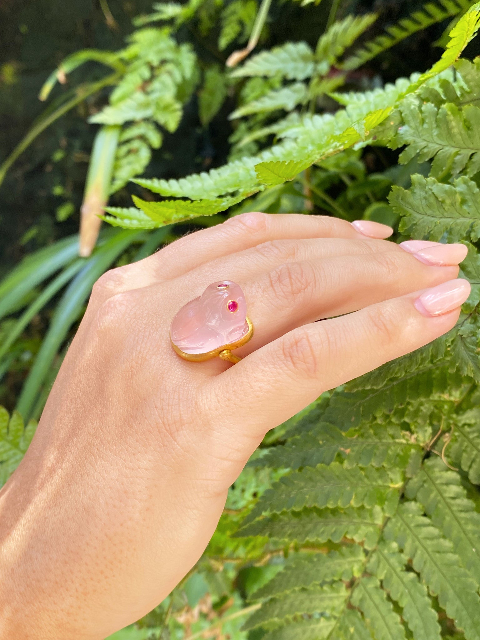 ROSE QUARTZ FROG RING WITH RUBY EYES