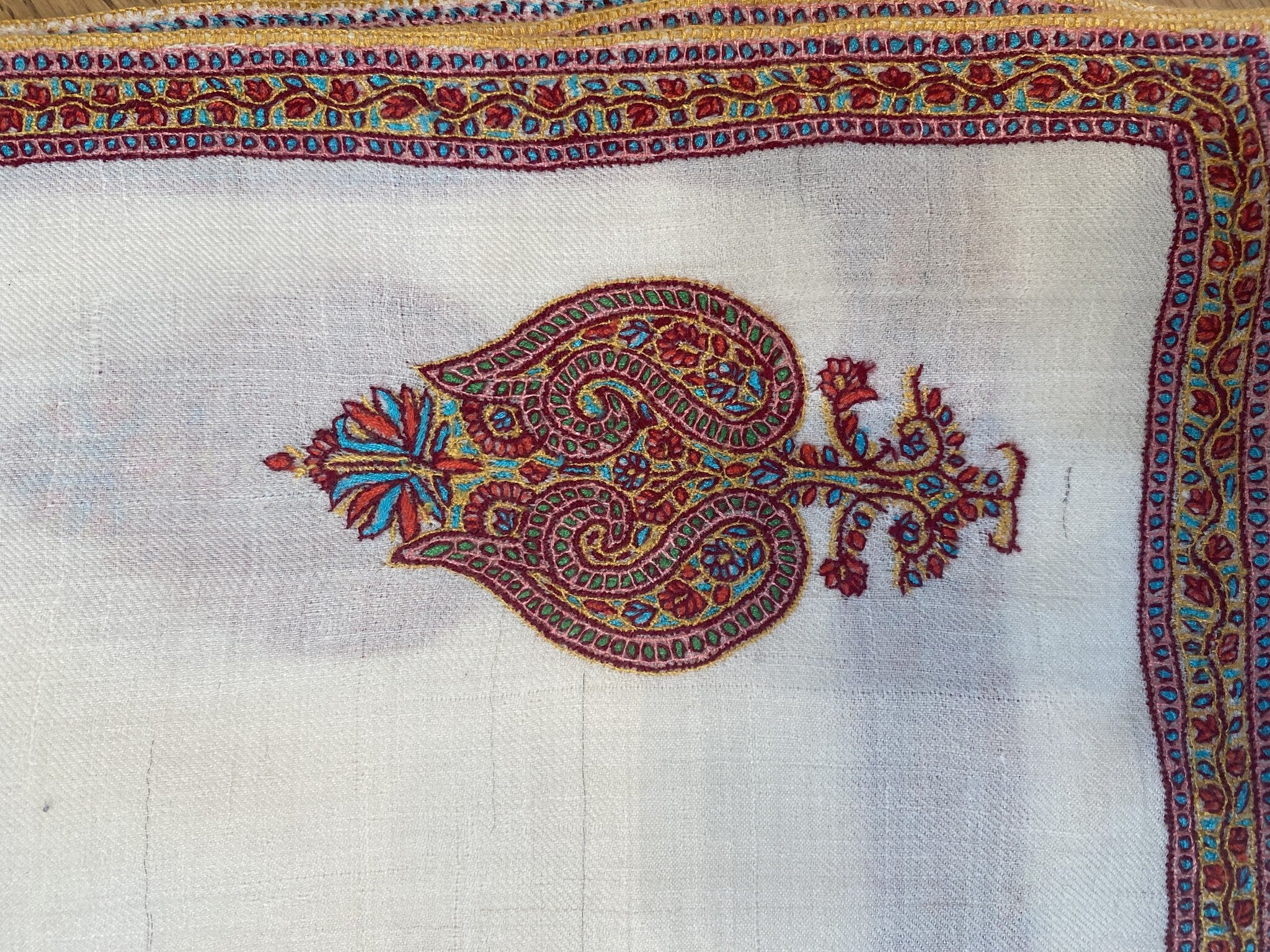 SLIM EDGE EMBROIDERED SHAWL