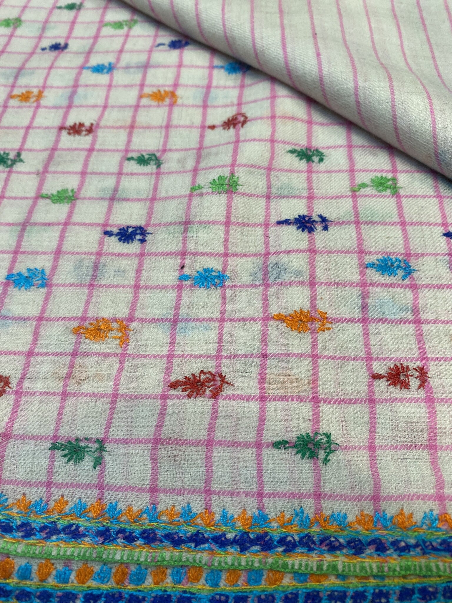 SMALL FLOWER CHECK SHAWL