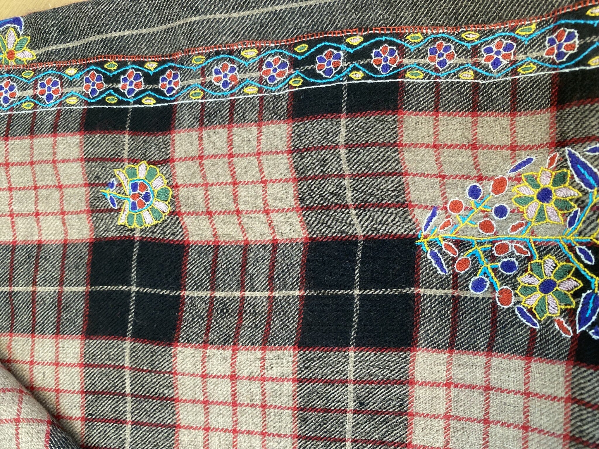 PLAID MOTIF EMBROIDERED SHAWL