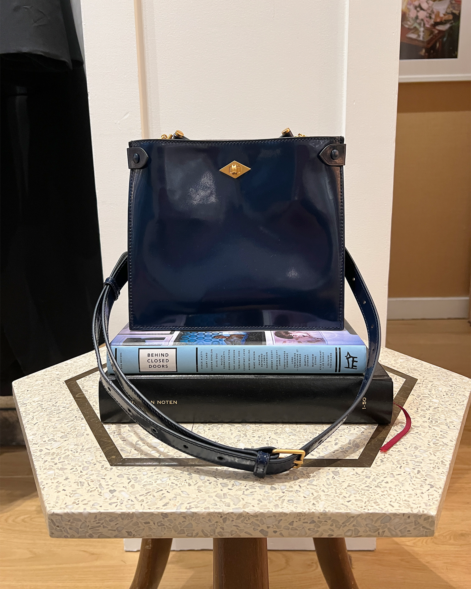 LEATHER CROSSBODY ESSENTIALS BAG