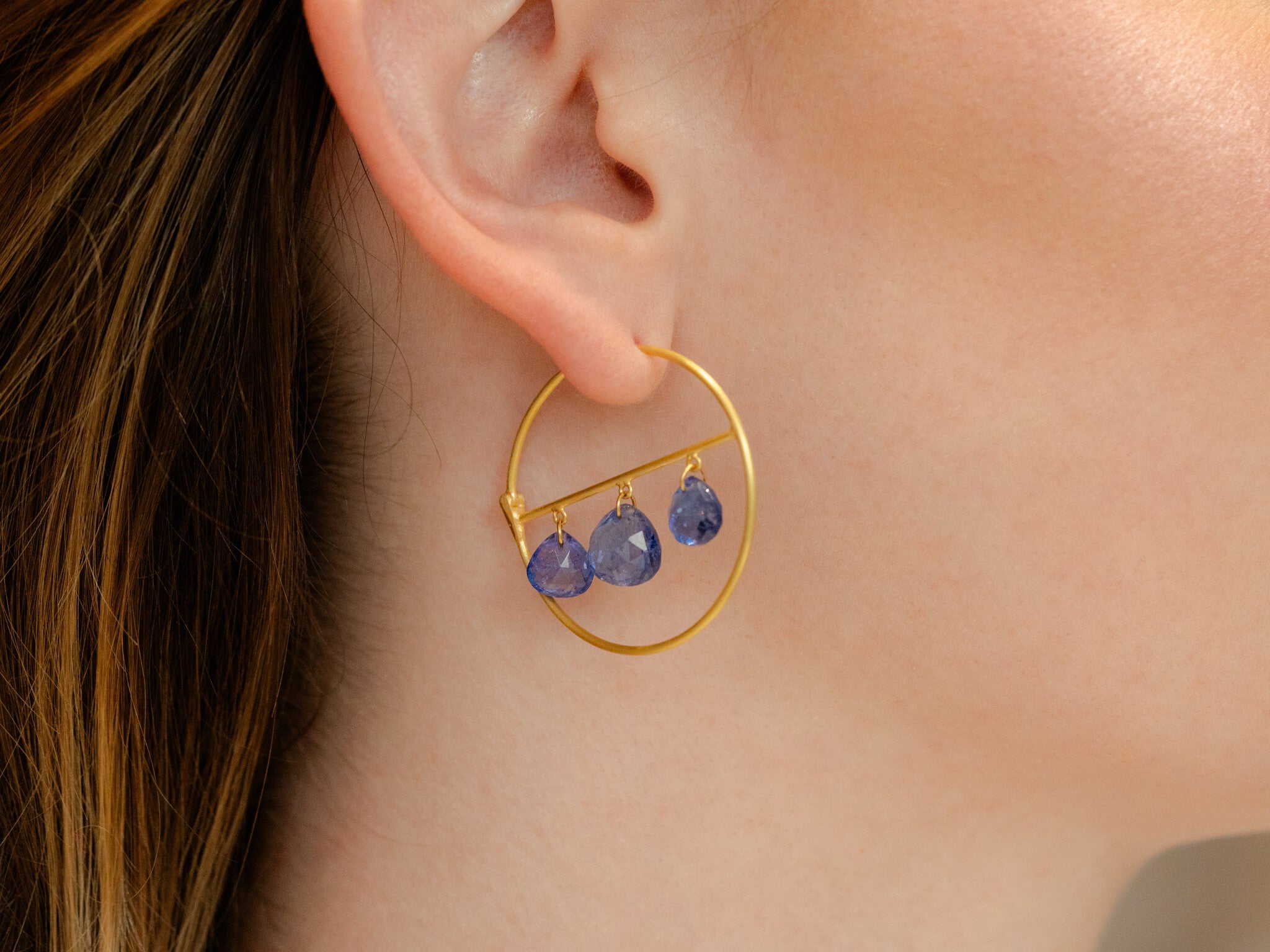 HOOP EARRINGS WITH DROPS