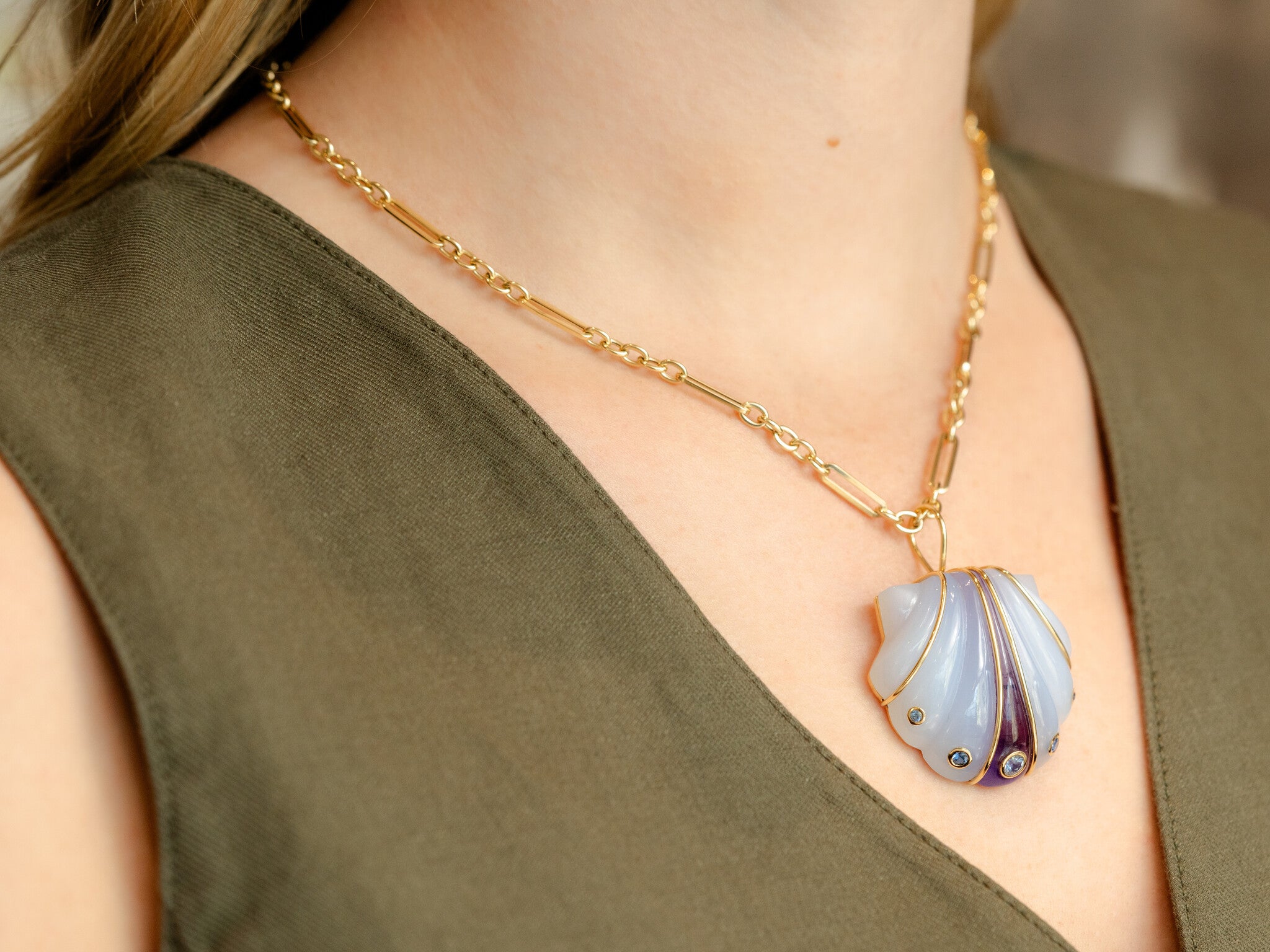 18" CARVED SHELL NECKLACE