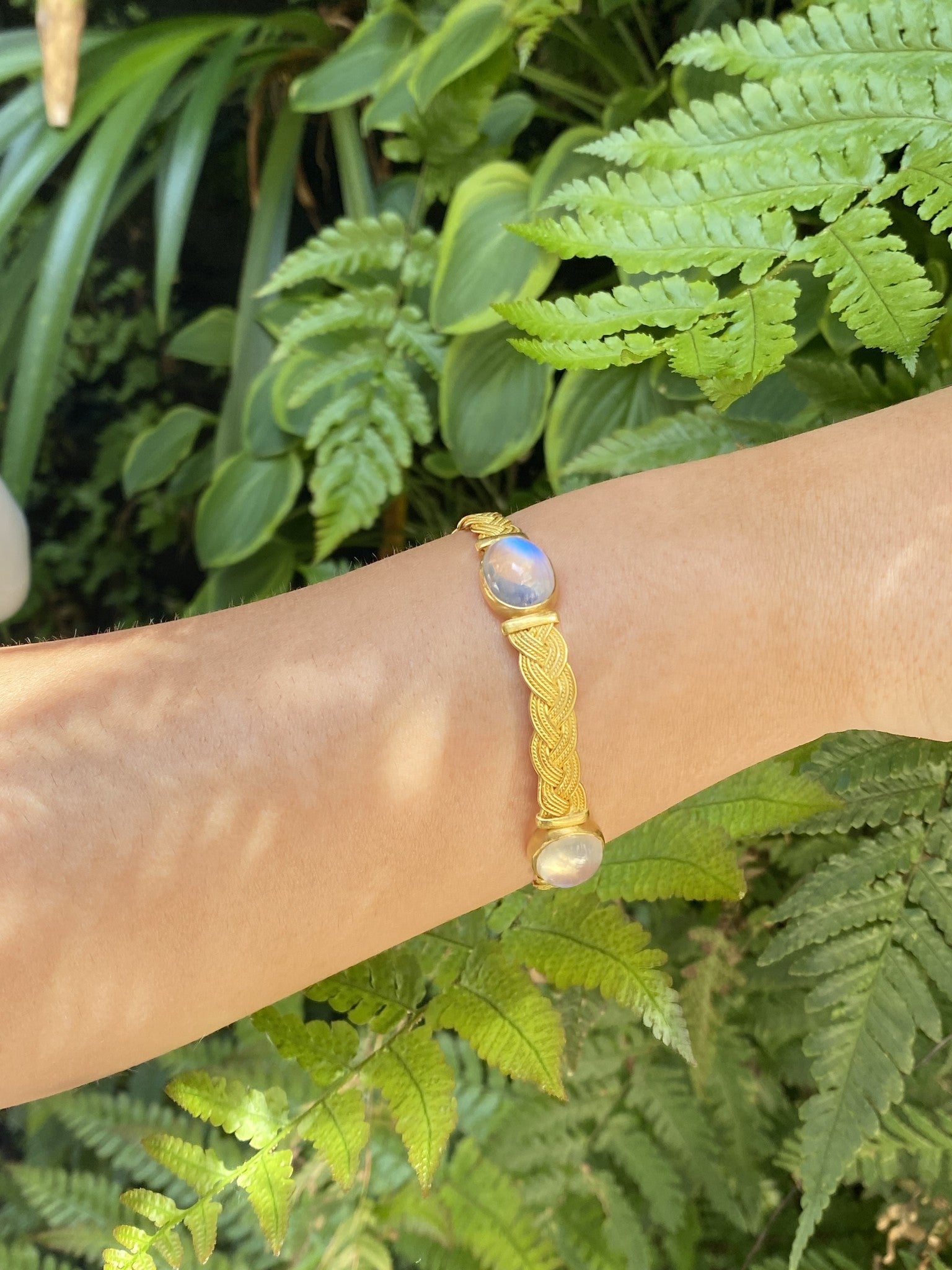 BRAIDED BANGLE WITH MOONSTONE